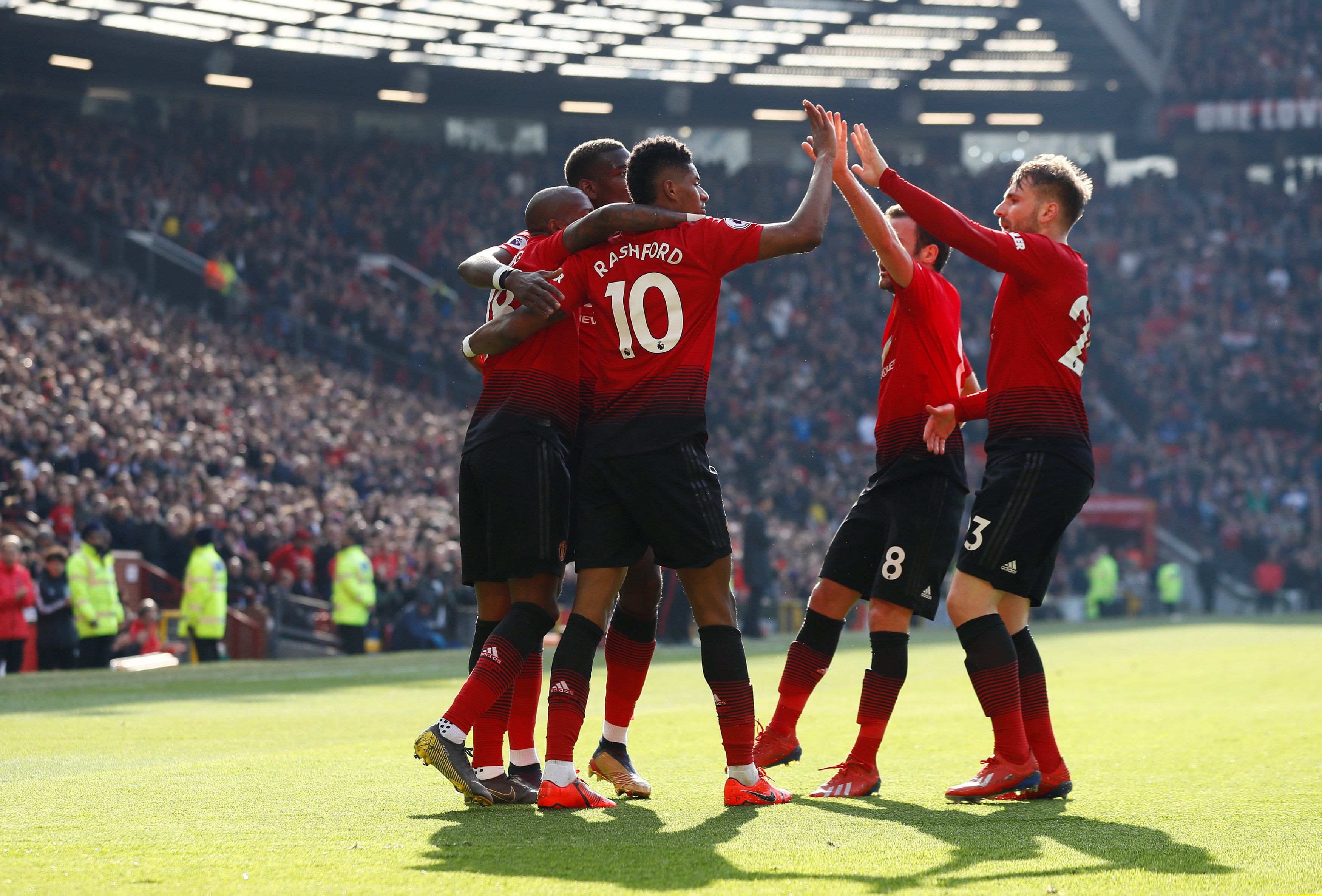 欧冠：绝杀晋级 巴塞罗那队5-4本菲卡队.